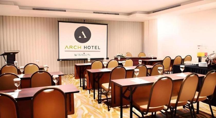 Arch Hotel